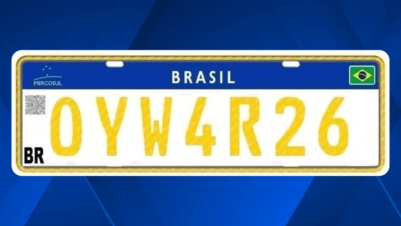 Placa Mercosul diplomática, com letras douradas