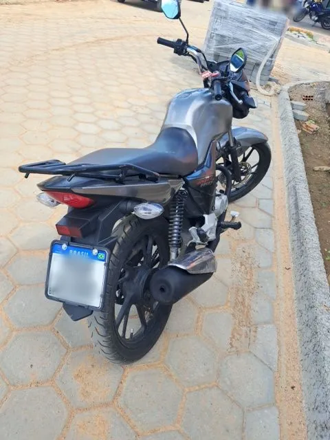 Motocicleta com placa Mercosul